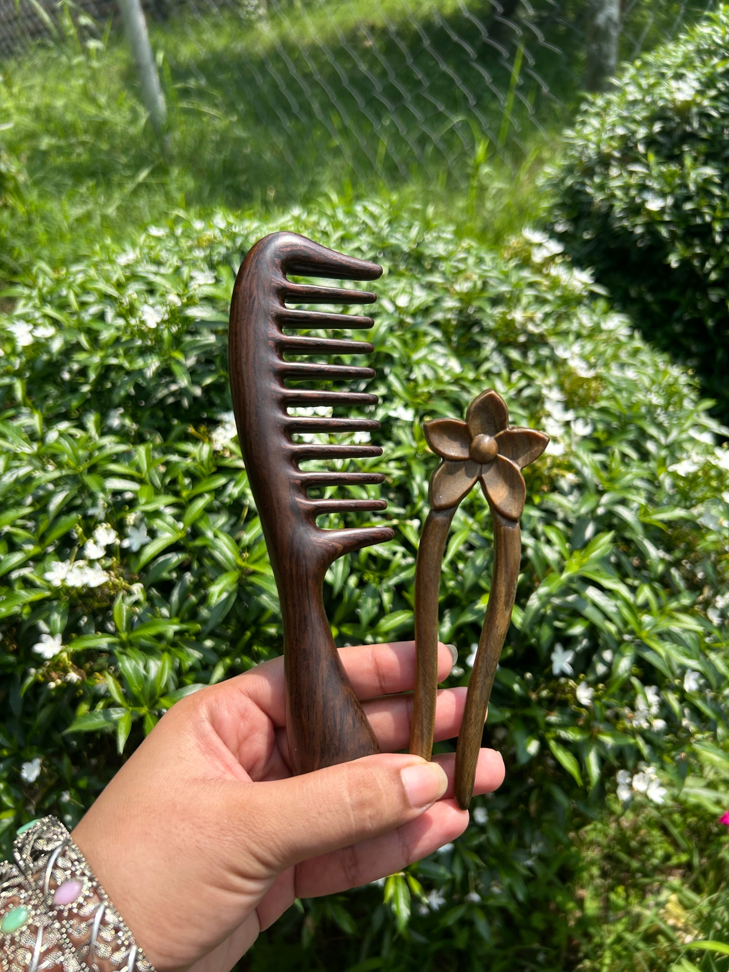 11 teeth Comb and Sandalwood Noyontara Hairpin - Combo Package