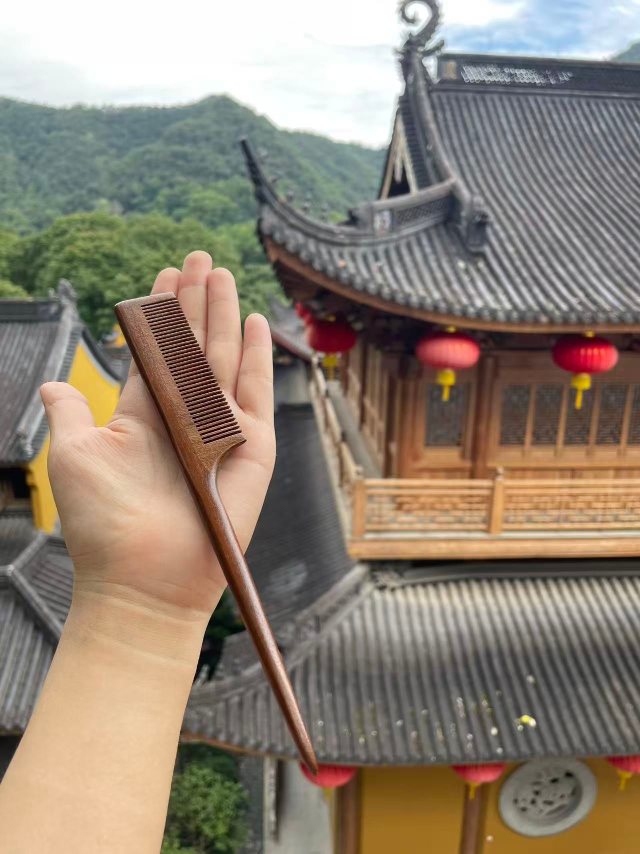 Fine-teeth golden sandalwood comb with pointed handle