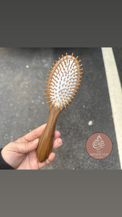 Golden Sandalwood Round Brush